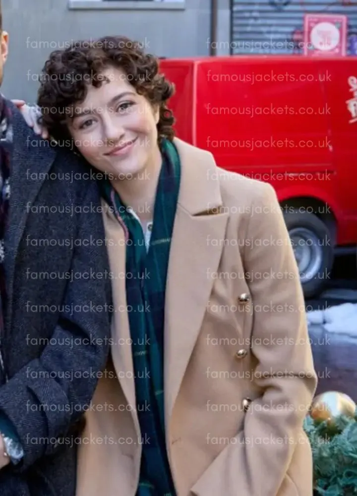 katie-findlay-beige-coat - Famous Jackets katie-findlay-beige-coat.webp