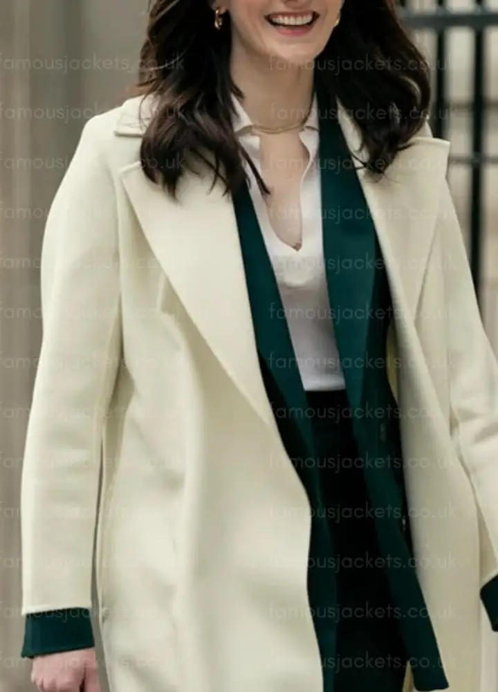 kate-galvin-you-s05-white-coat - Famous Jackets kate-galvin-you-s05-white-coat.webp